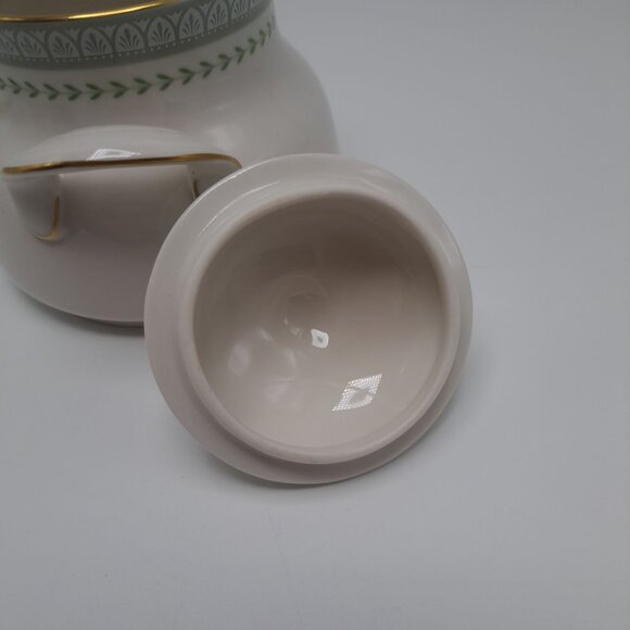 Royal Doulton Berkshire Lidded Sugar Bowl Bone China Gold Trim Green Leaf Design - Picture 5 of 11